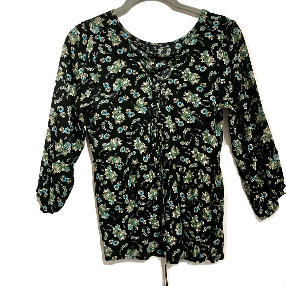 BONGO Floral Peplum Lace Up Back 3/4 Sleeve Top